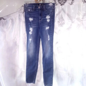 Hollister crop jeans size 24 ( box AB )